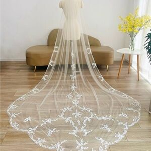 Elegant Sheer Wedding Veil with Floral Embroidery